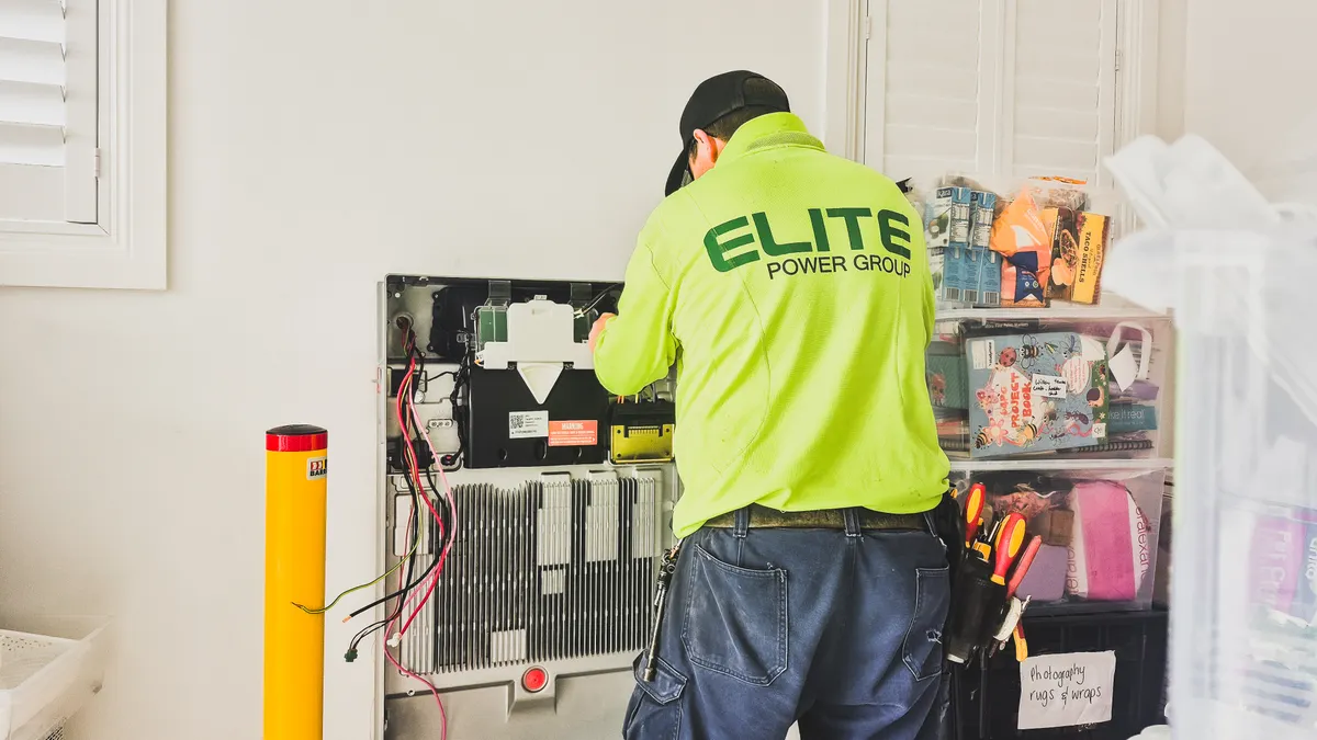Fuse Box vs Circuit Breaker Panel: What’s Different? post thumbnail image